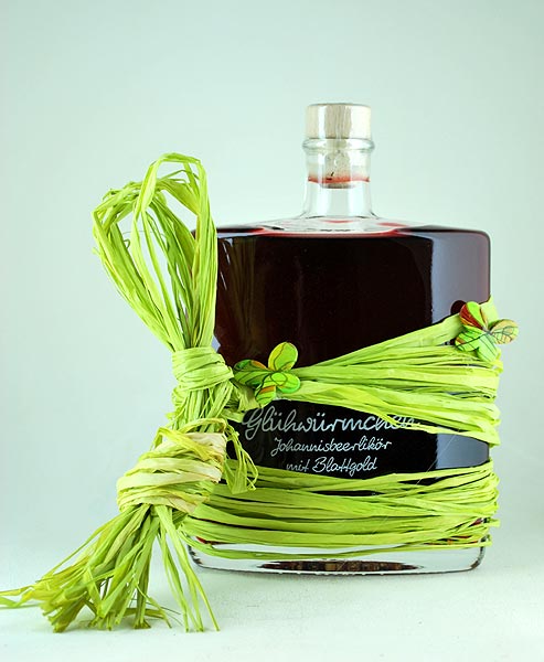 Glühwürmchen - Schwarzer Johannisbeerlikör mit Blattgold von Oschmi